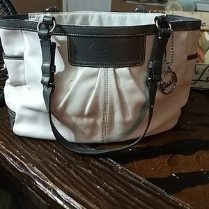COACH F13759 Authentic whilre and gray satchel